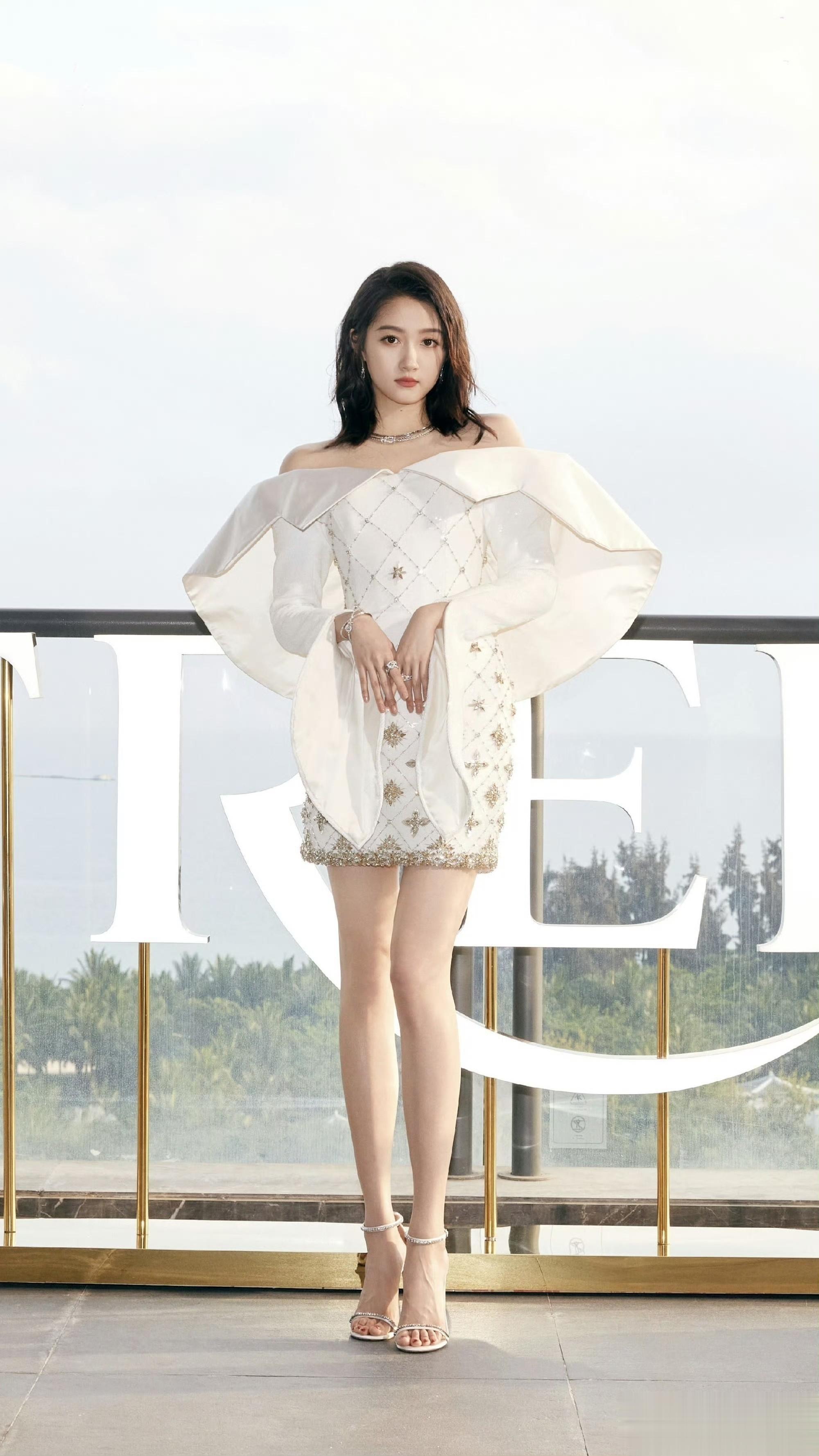 关晓彤｜奢牌爱关晓彤不是没有道理，时尚表现力真的好绝