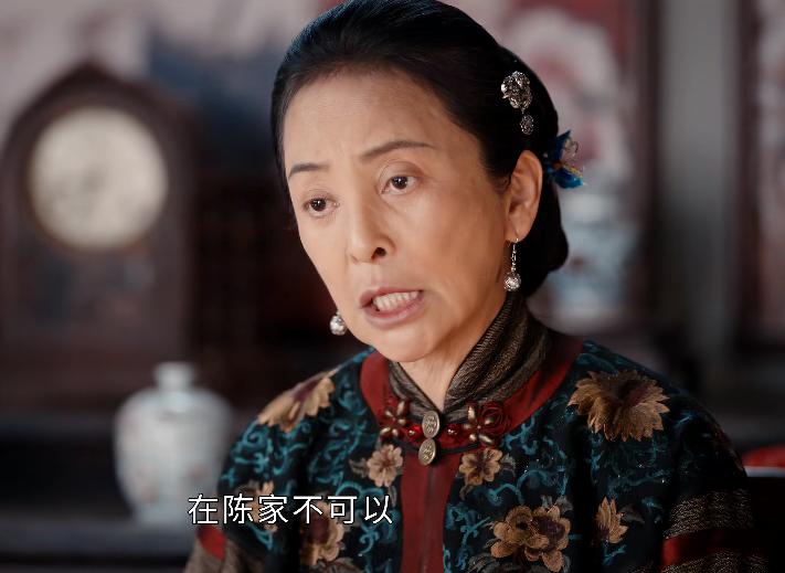 央视《灼灼韶华》2位败笔演员：1个表情满天飞，1个39岁硬演少女