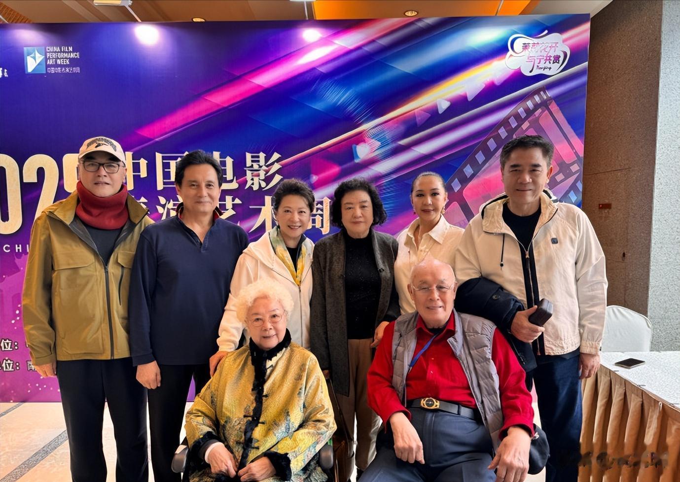 一场活动,站位暴露江湖地位,唐国强张丰毅站一边,C位雷打不动