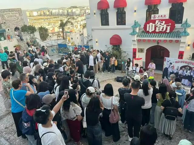 《中餐厅》首次承揽集体婚宴，黄晓明、林大厨线上紧急向网友求救