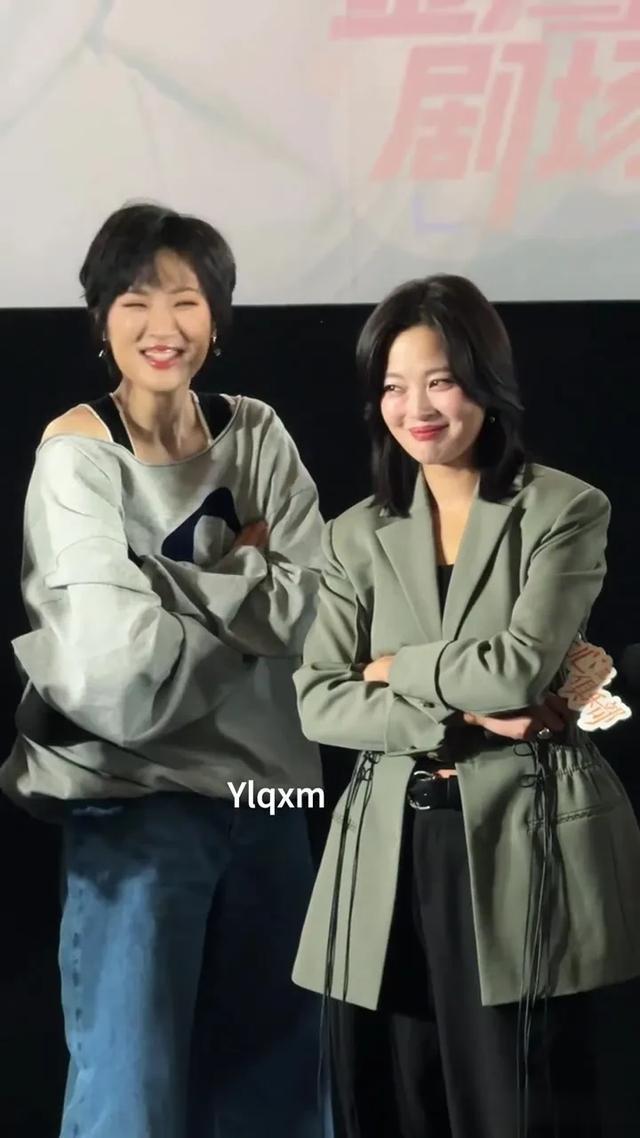 姚安娜最新亮相,与辛芷蕾同框,她身高惊人,接近1米8的既视感