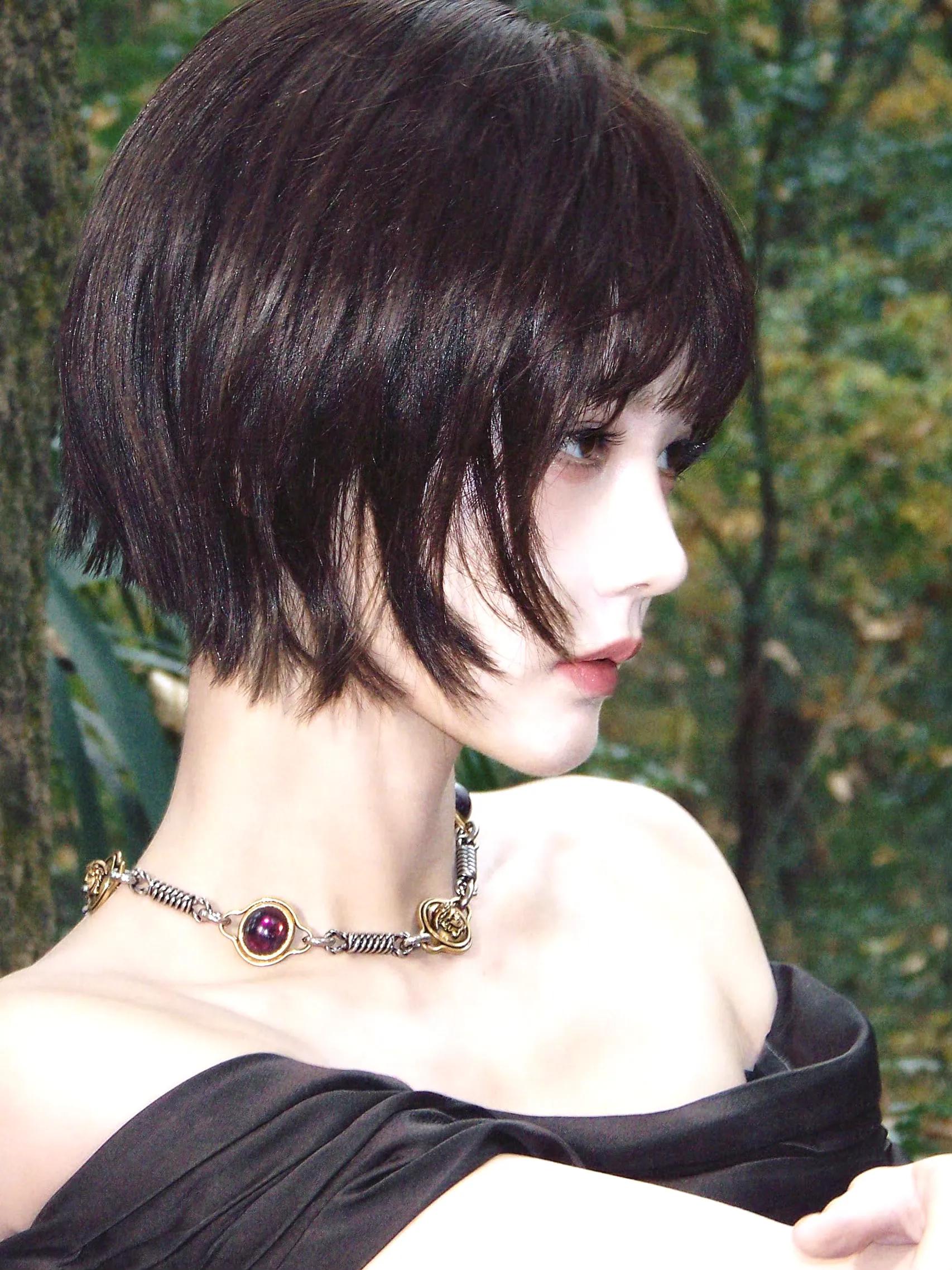 李一桐短发写真美图