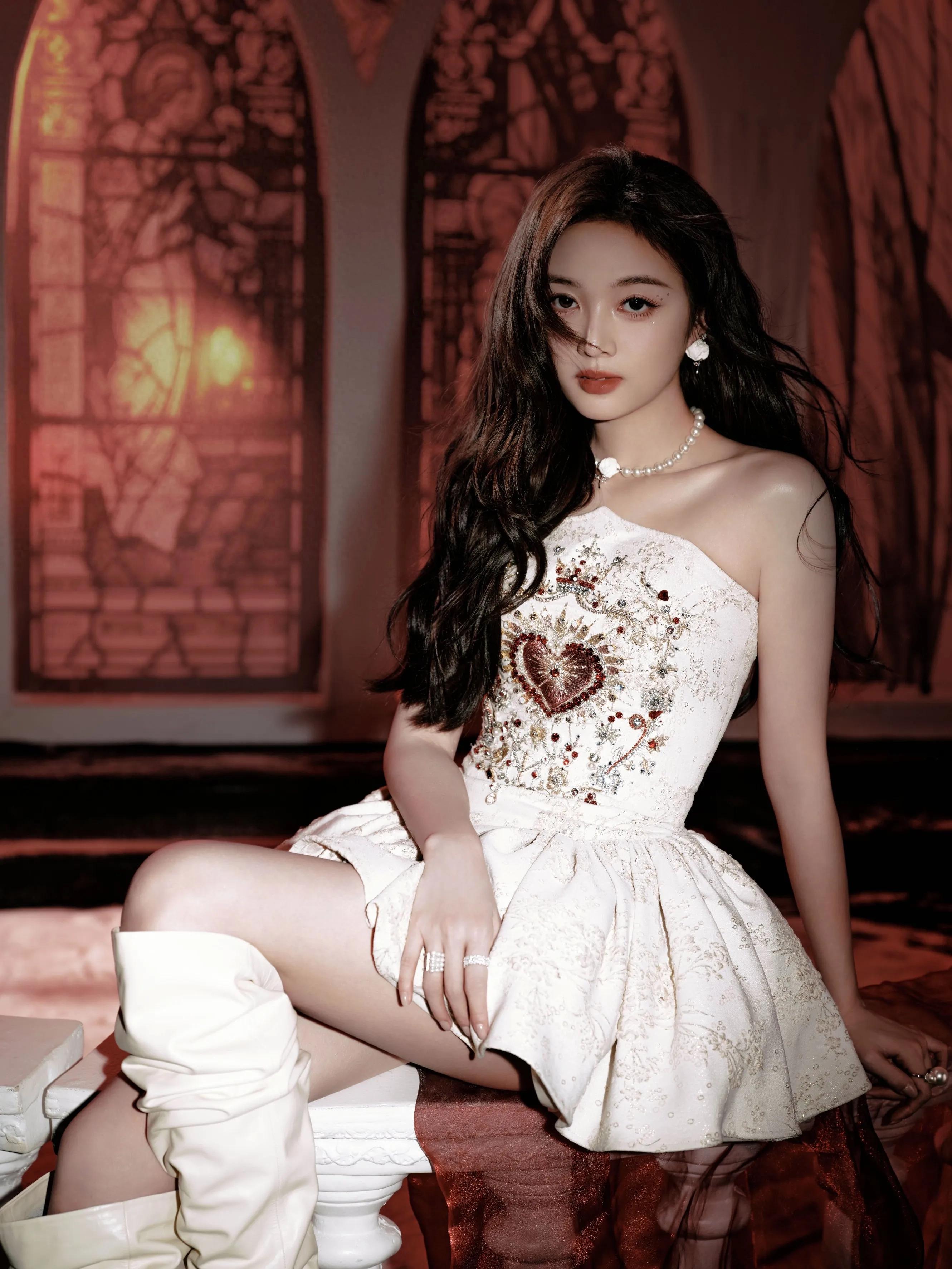 吴宣仪写真美图，女王大人