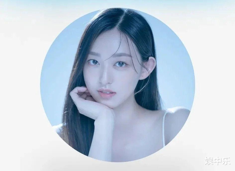 方力申携小十四岁孕妻逛美术馆,叶萱怀孕正面照模样美到发光