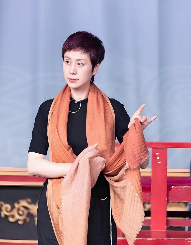 京剧名家史依弘：离异18年，前夫李诚儒闪恋女星，她为何至今单身