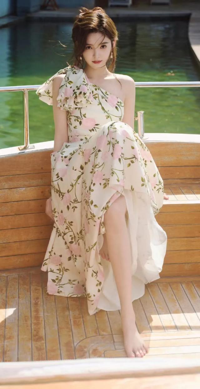 章若楠这造型，狠狠拿捏住我的心！