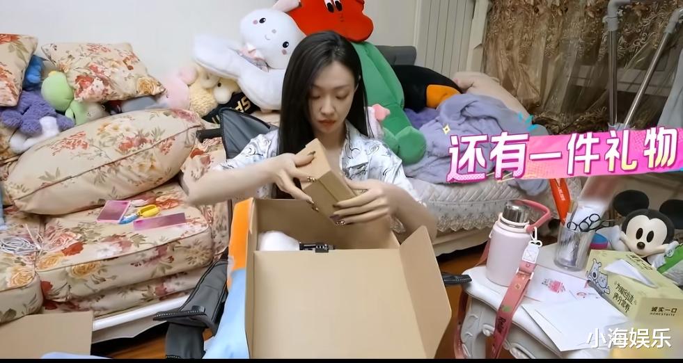 管乐家客厅杂物堆积如山,网友:上次看到这么邋遢的还是袁姗姗