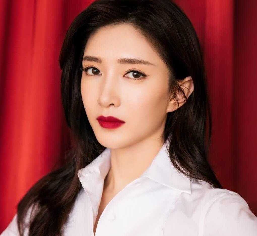 江疏影，高级脸也曾自卑，原来女神也容貌焦虑逆袭之路令人深思！