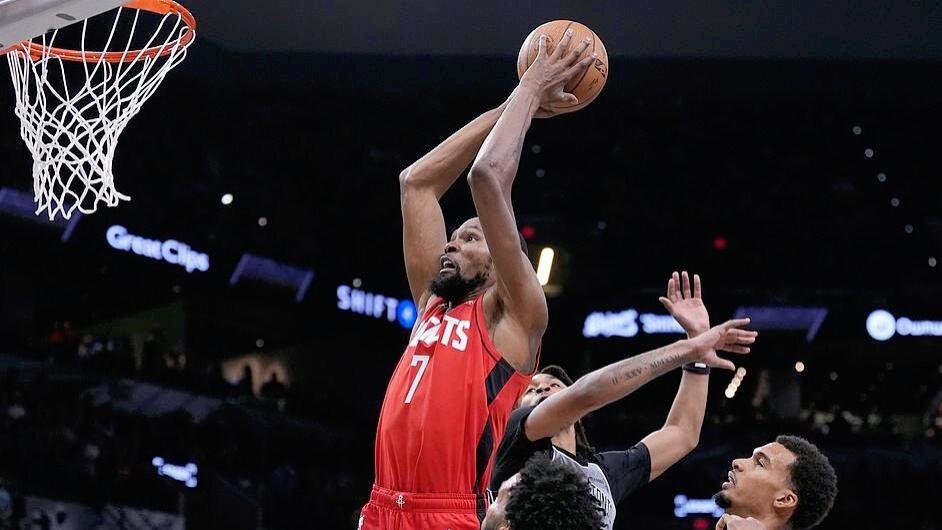 杜兰特8失误！文班碾压申京，是“五大”背锅还是控卫窟窿太大？