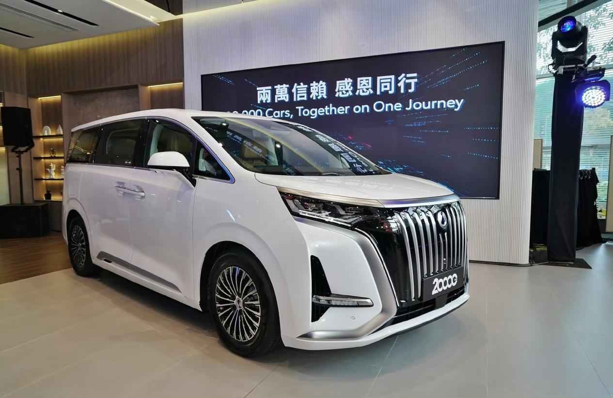 TVB影帝陈豪夫妇喜提腾势D9，双车入库认证“科技豪华”的魅力