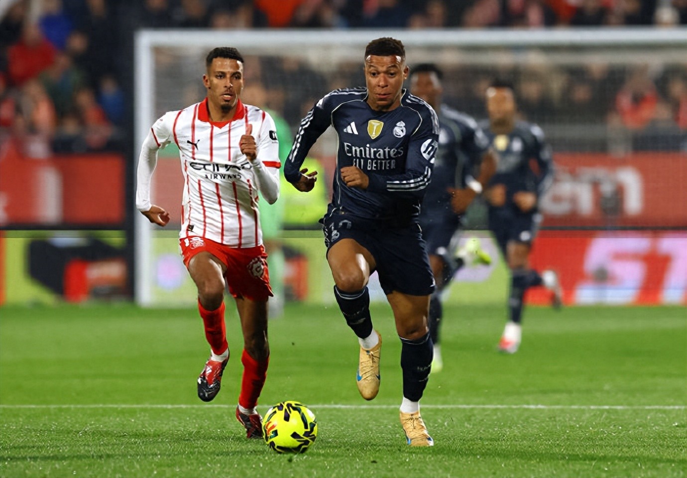 1:1！姆巴佩2场5球，皇马爆冷被逼平+西甲3连平，将榜首让给巴萨