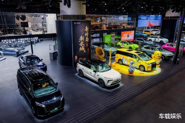 魏牌广州车展品牌焕新! VLA辅助驾驶大模型首曝，双山销量猛增！