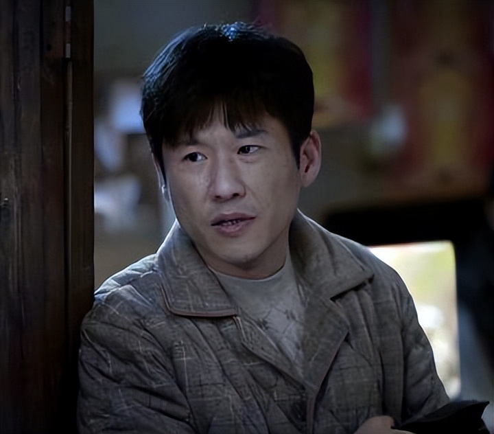 演员王骁：40岁走红，娶平凡妻子生一女，是母亲王馥荔的骄傲