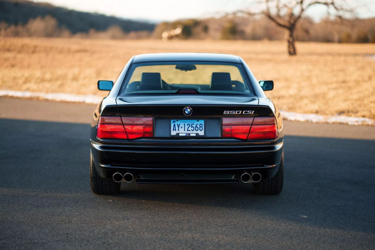 有人花6.1万美元把这辆1995年的手动版宝马850CSi“偷”回家
