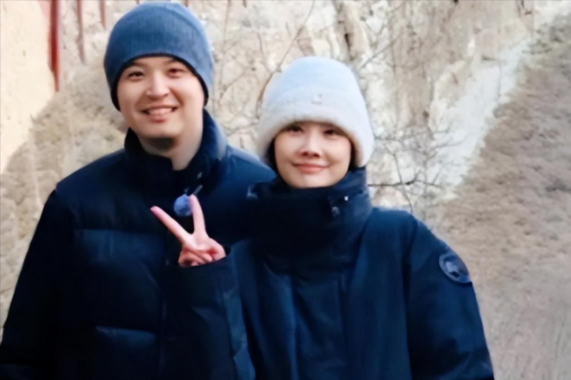 原来他们是夫妻,一见钟情结婚2个月,演完《大生意人》终于红了