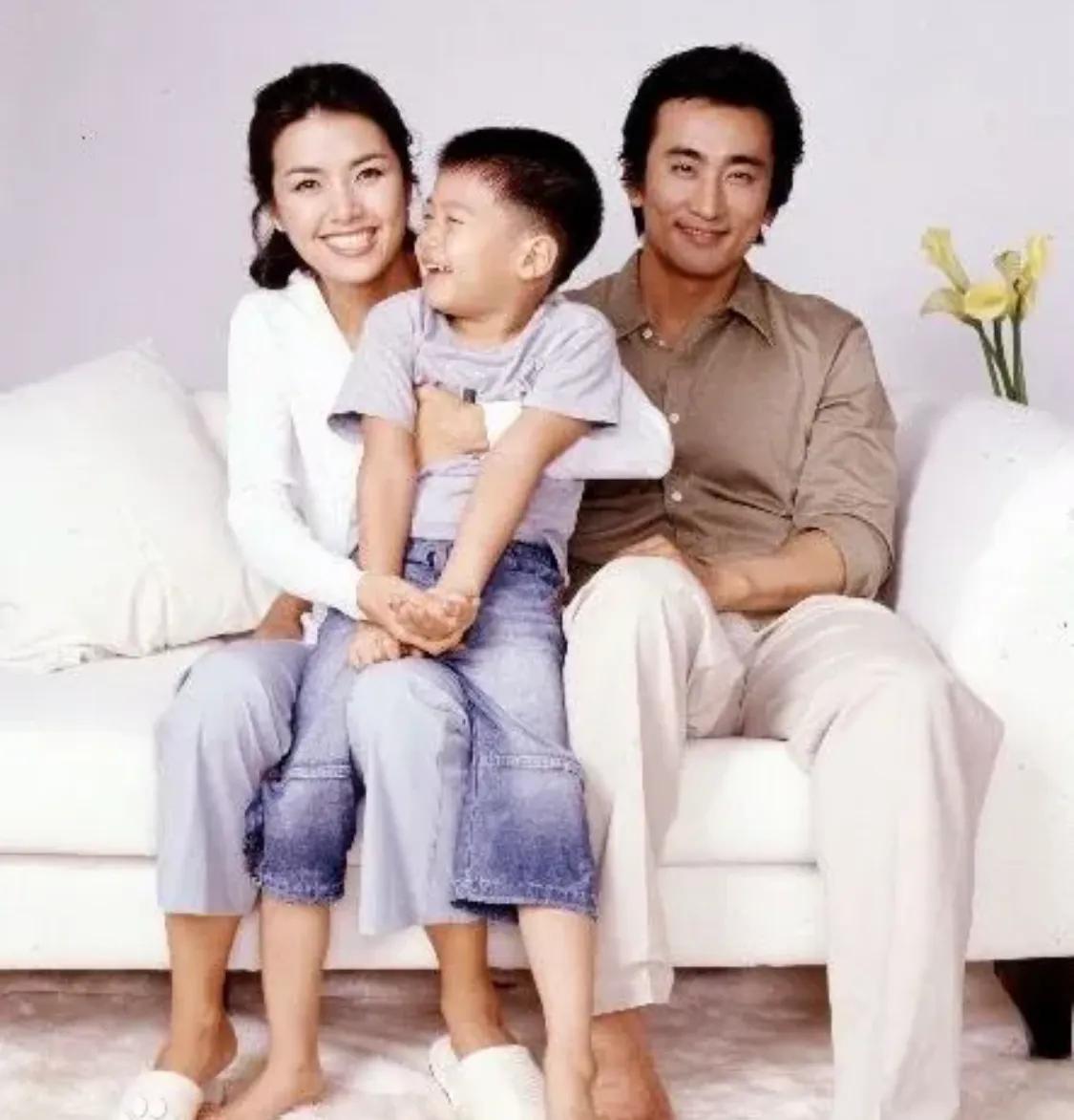 车仁表长子结婚，他和申爱罗出席儿子婚礼，58岁车仁表有儿媳妇了