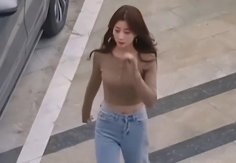 事实证明，46岁离开富豪找素人男友的殷桃，也开始走“下坡路”了