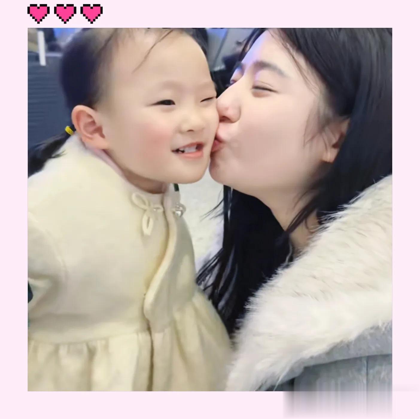 黄一鸣官宣恋情后被曝怀孕,与女儿火车站团聚,王思聪懒懒秀恩爱