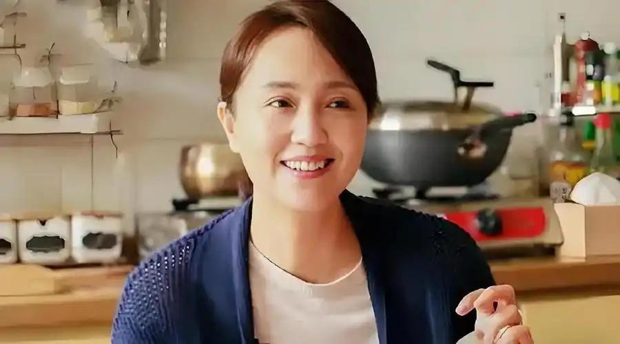 离春节不到2月，52岁辛柏青高调传出喜讯，朱媛媛终于可以放心了