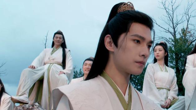 不是不让男明星化妆，但有必要化成这样？杨洋还是权威，有颜任性