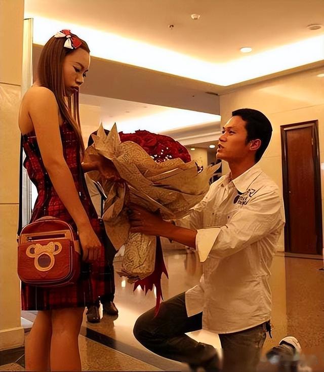 凤姐近况罕见曝光:40岁身材臃肿,牙齿脱落没钱修,后悔当初出名