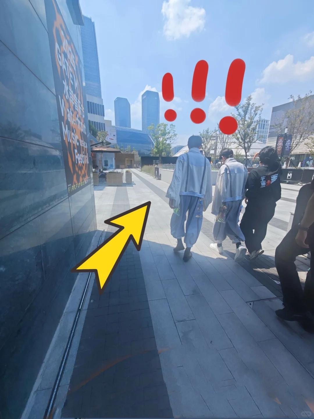 15岁诺一上海被偶遇!长相大变不敢认,没了混血感,黑胡子太吸睛