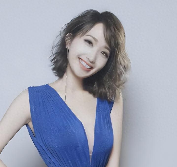 原来她早已去世！墓园和寿衣都是自己定的