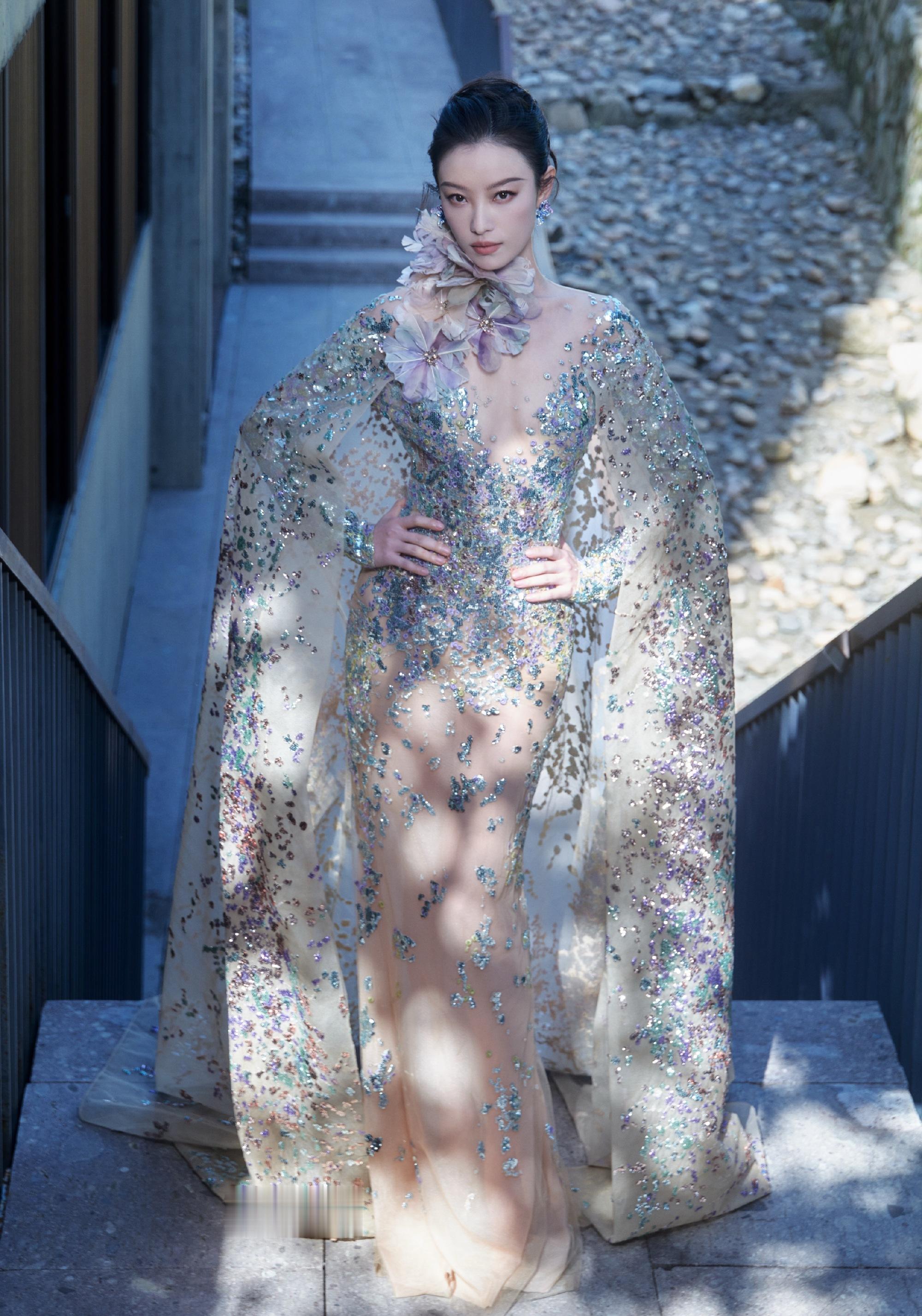 倪妮踩碎银河,璀璨繁星萦绕在NI的身旁