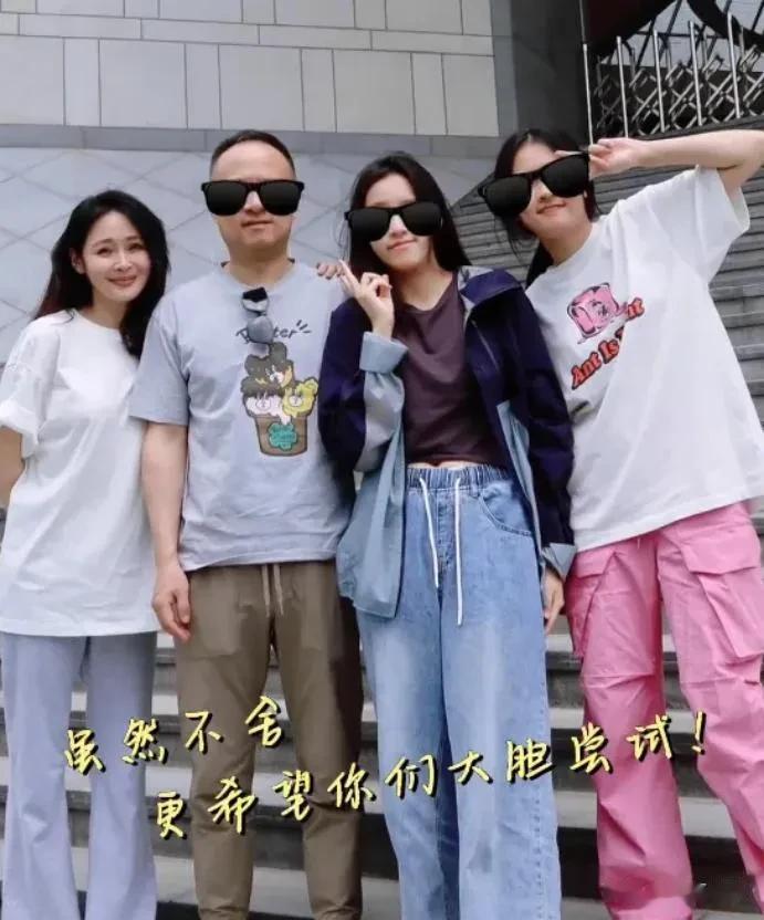 43岁于明加给女儿庆生，女儿比妈还美，嫁高管老公生俩女被宠成宝