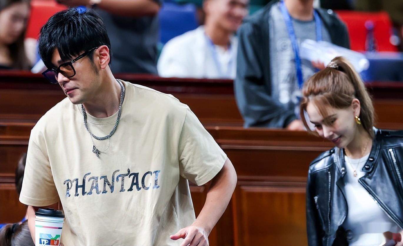 32岁昆凌瘦脱相,面部干瘪精气神差,网友感叹外国基因不抗老