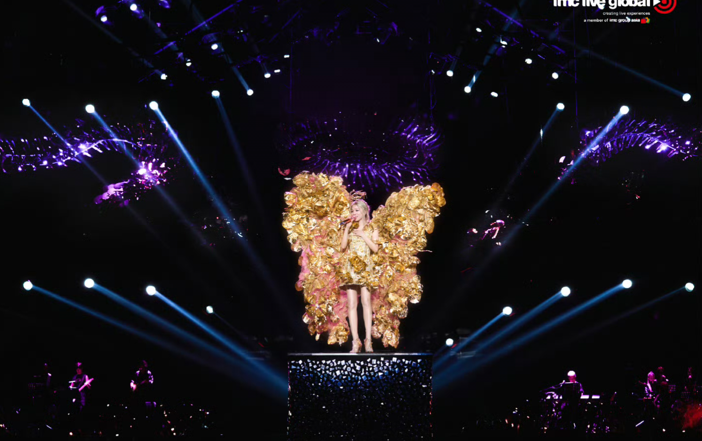 张韶涵和她的\战袍设计师\，才是娱乐圈最燃的知音CP！