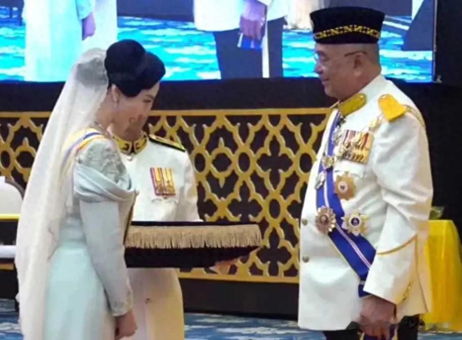 43岁范冰冰受封拿督，事业疑获新大佬支持，全面进军海外市场