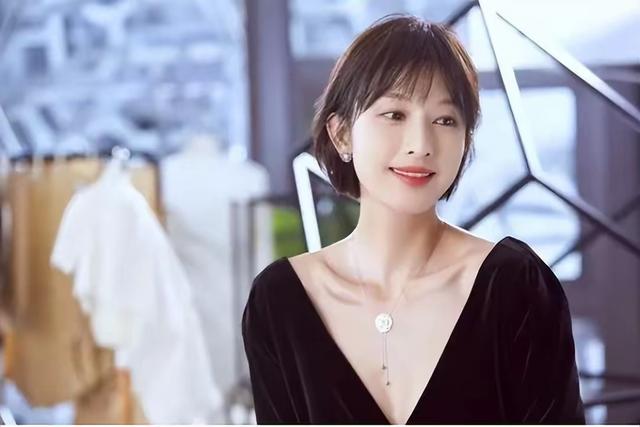 她比杨幂丰满，腿比唐嫣长，皮肤比刘亦菲白，可惜出道多年还没红