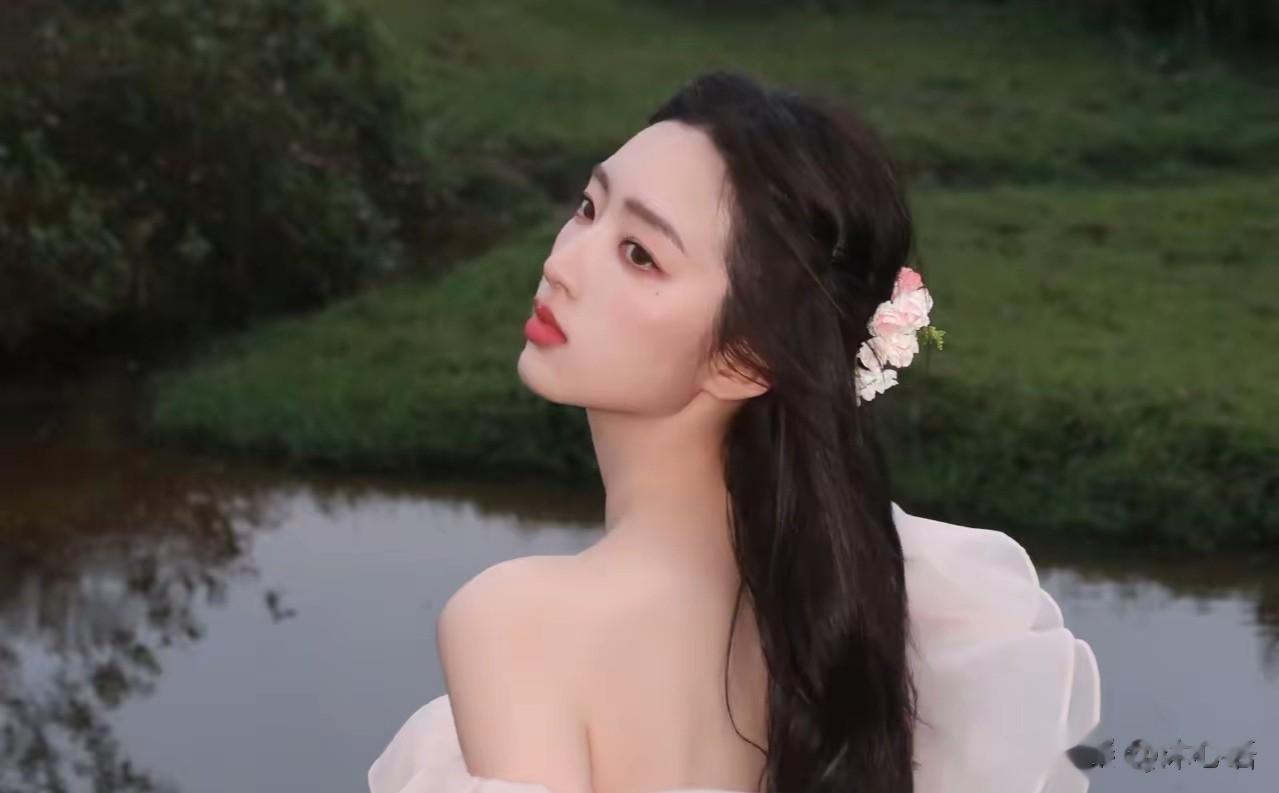 邓恩熙：法式田园风少女