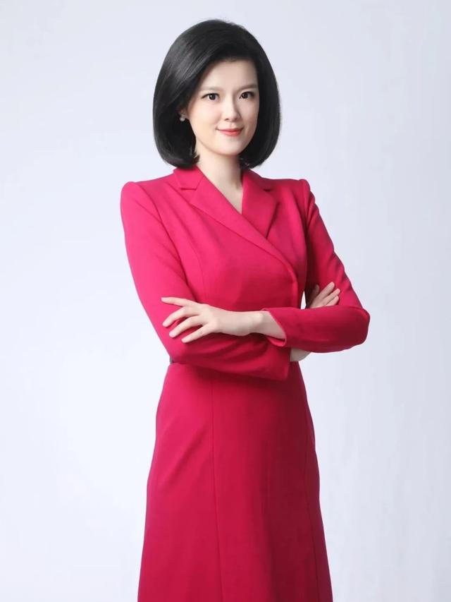 央视主持人大赛开赛！撒贝宁退出，邹韵谈吐成门面，董卿呼声很高