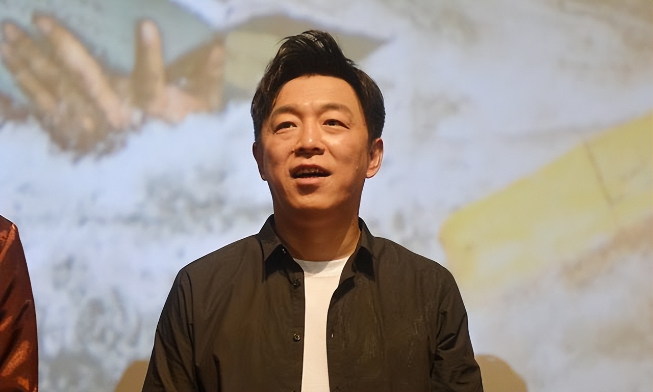 不到48小时，央媒两次“点名”黄渤，原来张艺谋一个字都没说错