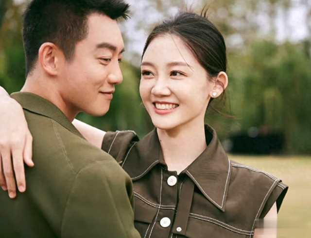 网球反弹猛击到苗苗脸上,下一秒郑恺的举动火了,爱不爱一目了然