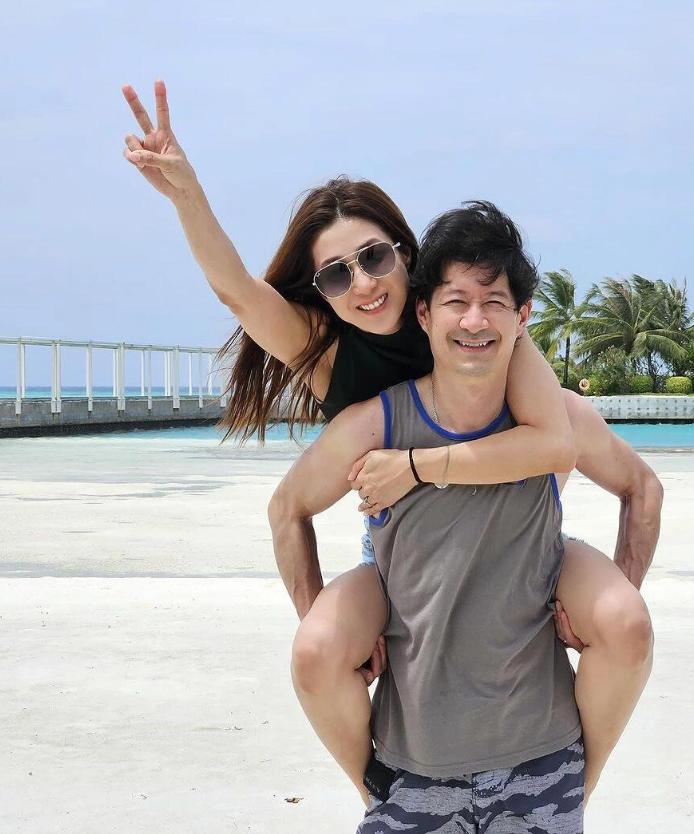 钟嘉欣后悔了!放弃林峯嫁丑男的她,花十年时间看穿丈夫\真面目\