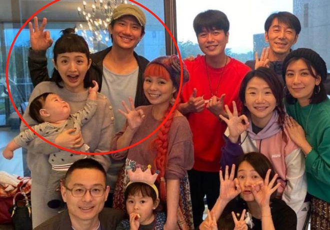 42岁林依晨挺7个月孕肚和好友聚会,素颜状态超级好,婚姻很幸福