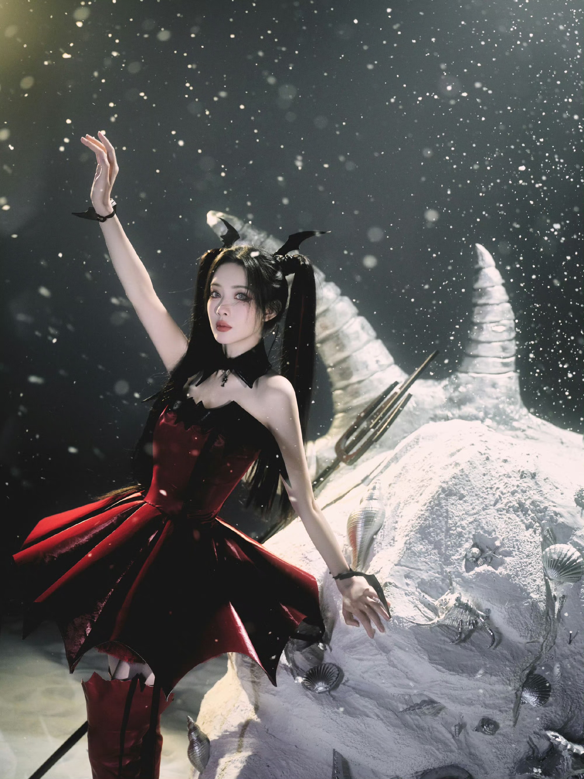 孟子义生日解锁双造型，暖光缪斯气质清冷，歌呗cos还原度惊艳！