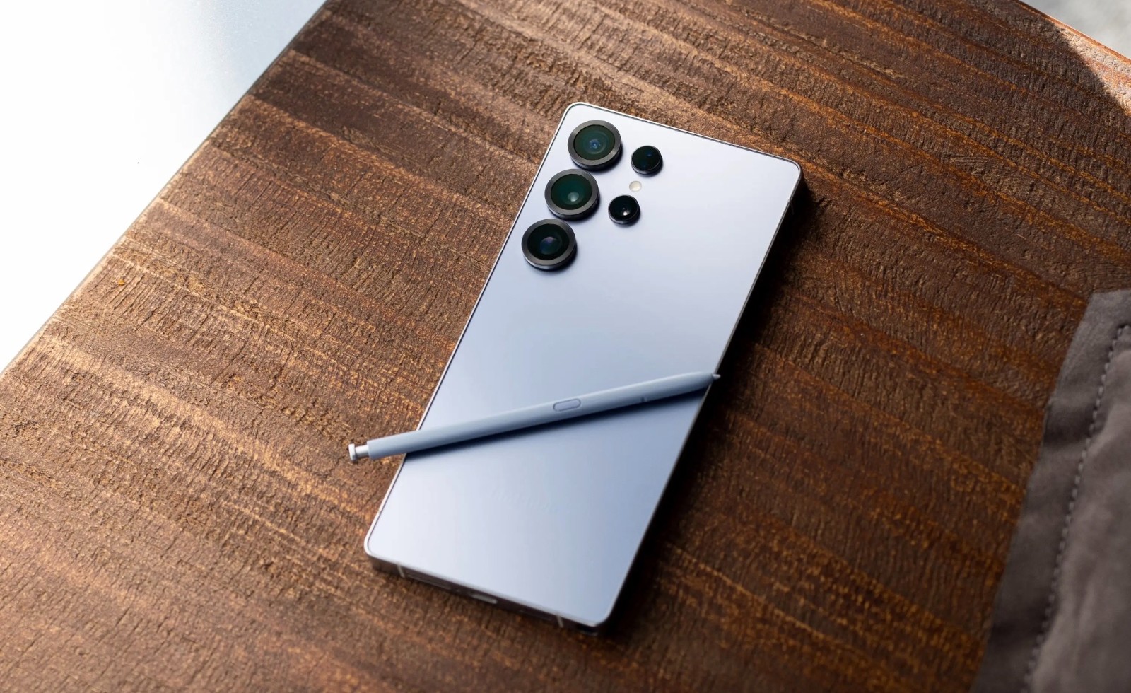 三星“機皇”跌價2801元！2億像素+512GB+驍龍8至尊版，還是2K屏