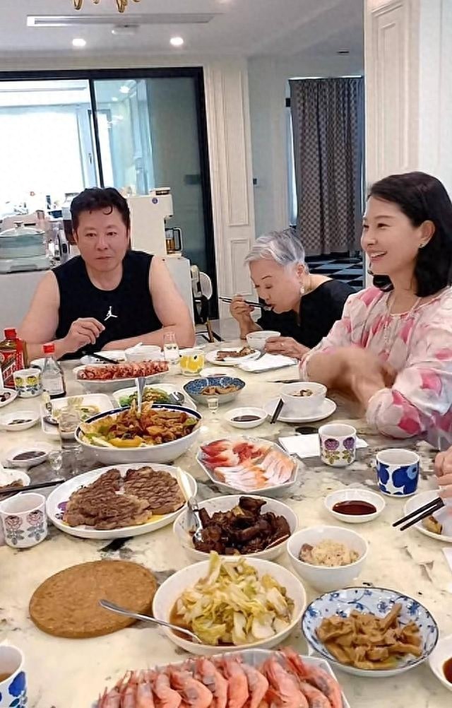 中国赚钱美国花？老戏骨祖孙三代在美奢华享乐过上“人上人”生活