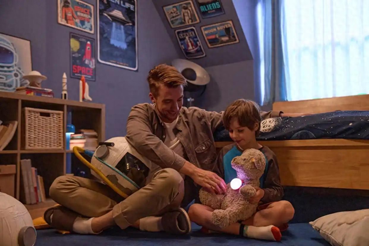 AI錄音機也能賣爆？巨頭血虧，“小而美”AI硬件卻在悶聲發財