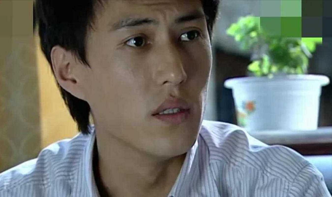 没想到,2026年刚开始,49岁靳东就以这种方式,再次让人刮目相看