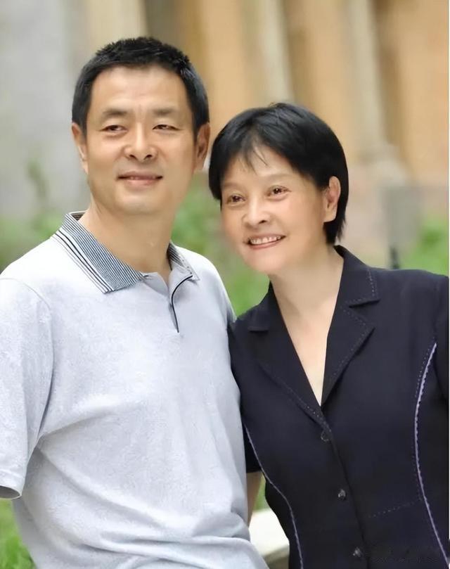 老艺术家濮存希现状:现身北京出席重要活动,72岁还那么帅气有型