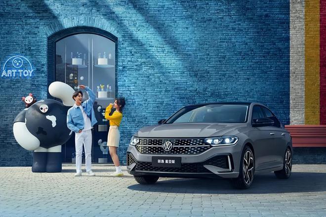 公认的“小号帕萨特”，星空前脸+高级车标，拥有20万的档次，仅售9万多