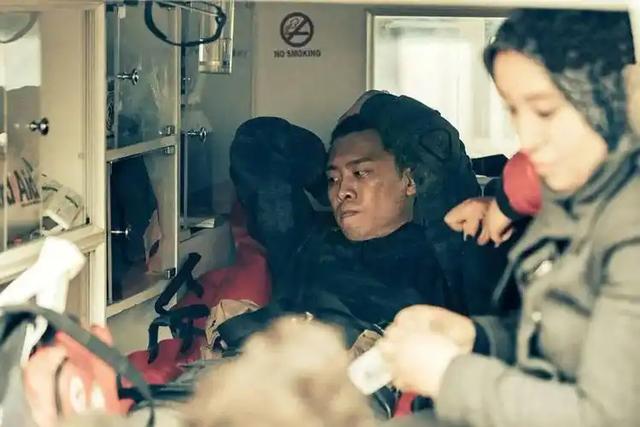 带着儿子倒贴嫁给张译,如今19年过去,才知道她嫁得到底有多值