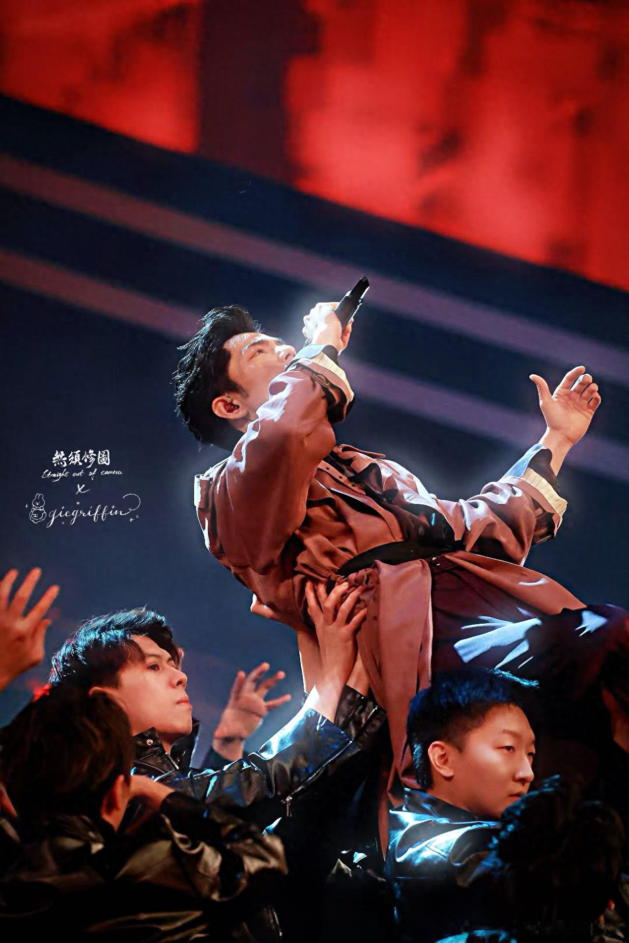 肖战红海一点点亮起来了