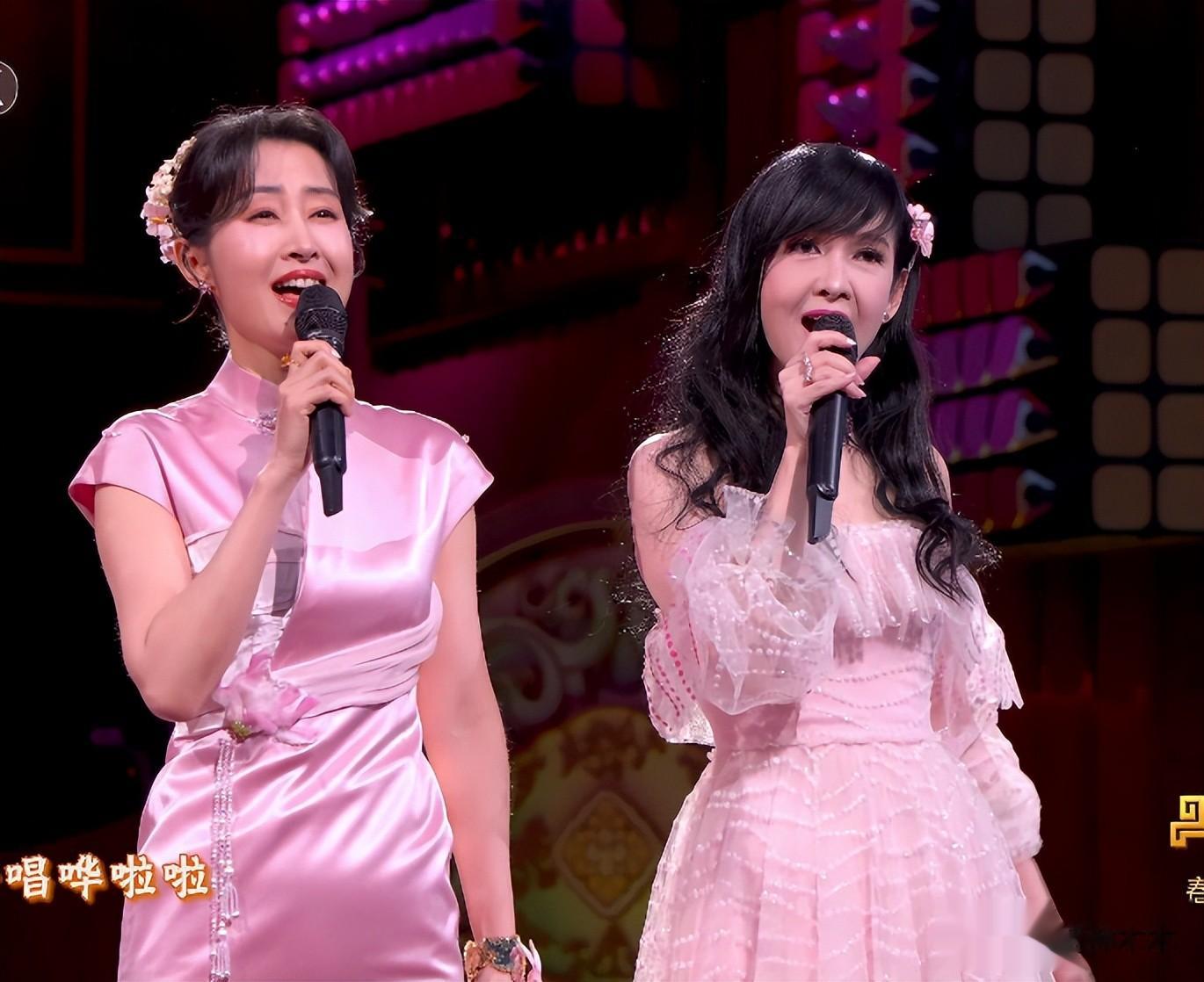 春晚名场面！王一博获好评，易烊千玺垫肩抢镜，热巴让人认不出