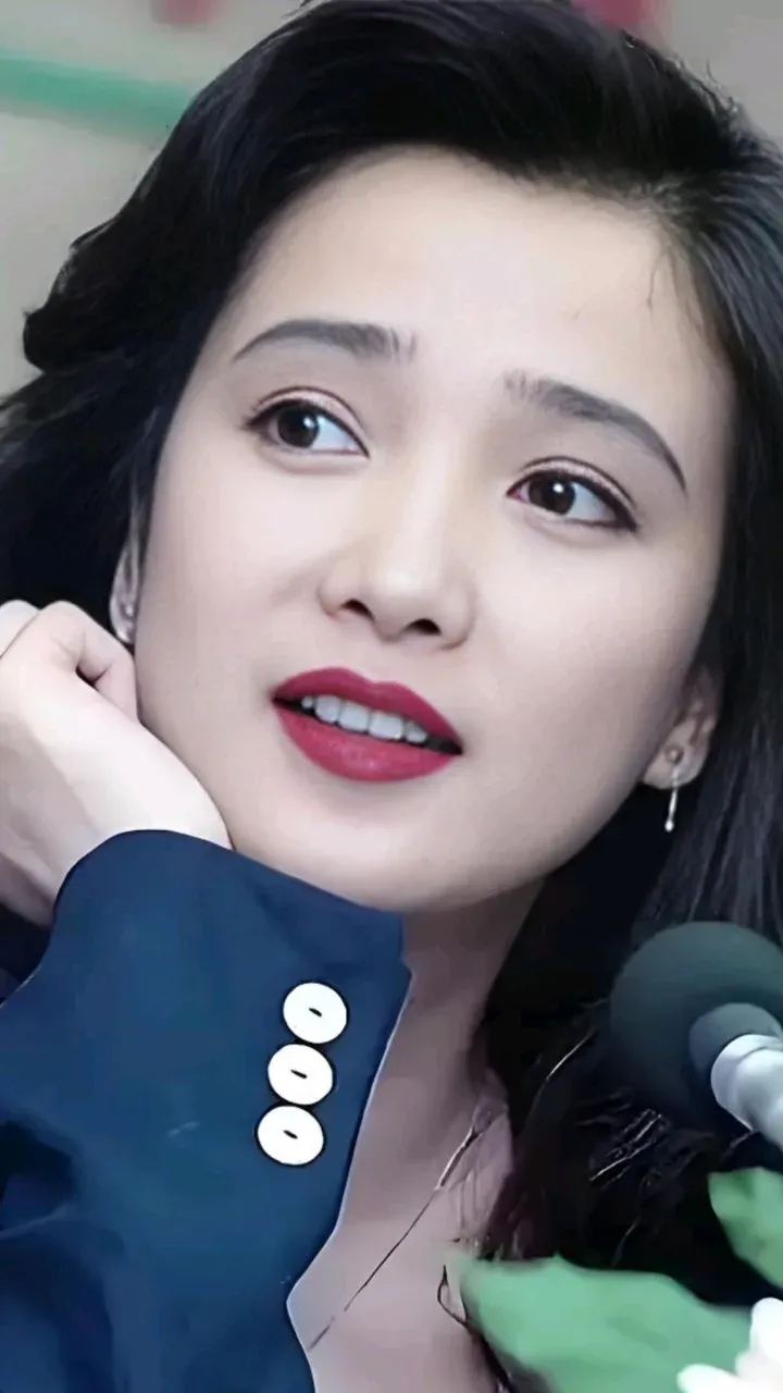 61岁何晴离世！儿子24岁，知情人爆患脑瘤多年，癌症恶化无法手术